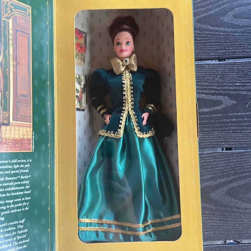 NRFB Vintage Hallmark ~ Yuletide Romance Barbie Doll 🎄